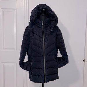 Navy Blue Michael Kors puffer coat. Size XL. Packable. Premium Down Blend
